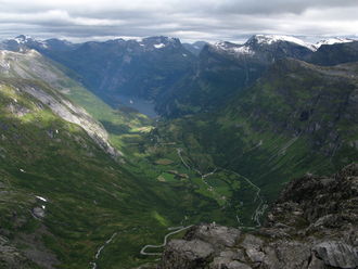 Fiord Geiranger (Geirangerfjorden) - widok ze szczytu Dalnibba/ autor: H.Galera