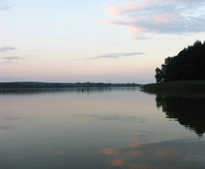Jezioro Ryńskie - przykład jeziora rynnowego/ Autor: Sławomir Lamparski Jezioro Ryńskie - przykład jeziora rynnowego/ Autor: Sławomir Lamparski