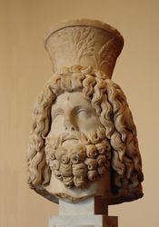 Bóg Serapis/Źródło: Wikipedia Bóg Serapis/Źródło: Wikipedia